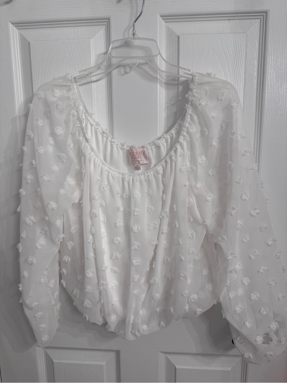 Francesca's Collections White Textured Puff-Sleeve Peasant Blouse